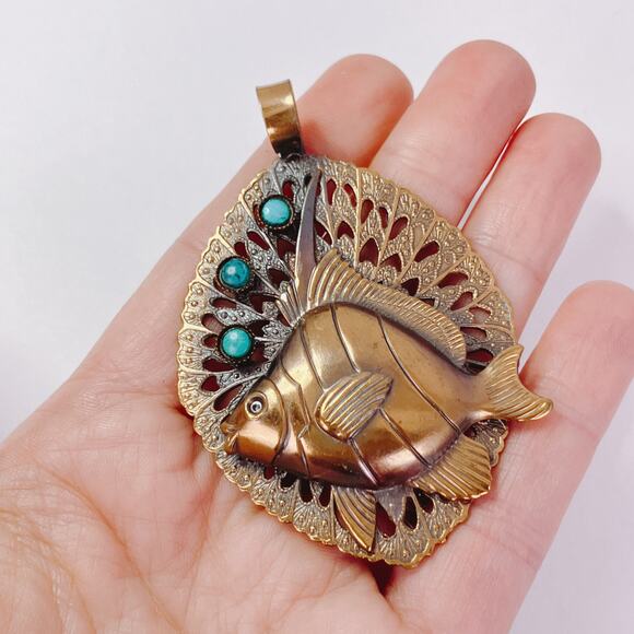 Vintage Mid Century Fish Pendant Necklace Fun Retro Kitschy Nautical Jewelry - Picture 3 of 11